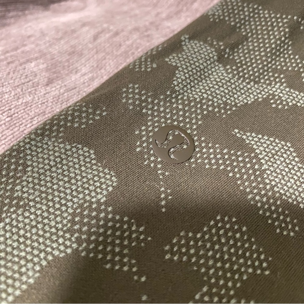 Lululemon Ready to Rulu Jogger 29"
Heritage Camo Dark Olive Green Twill - Picture 2 of 11